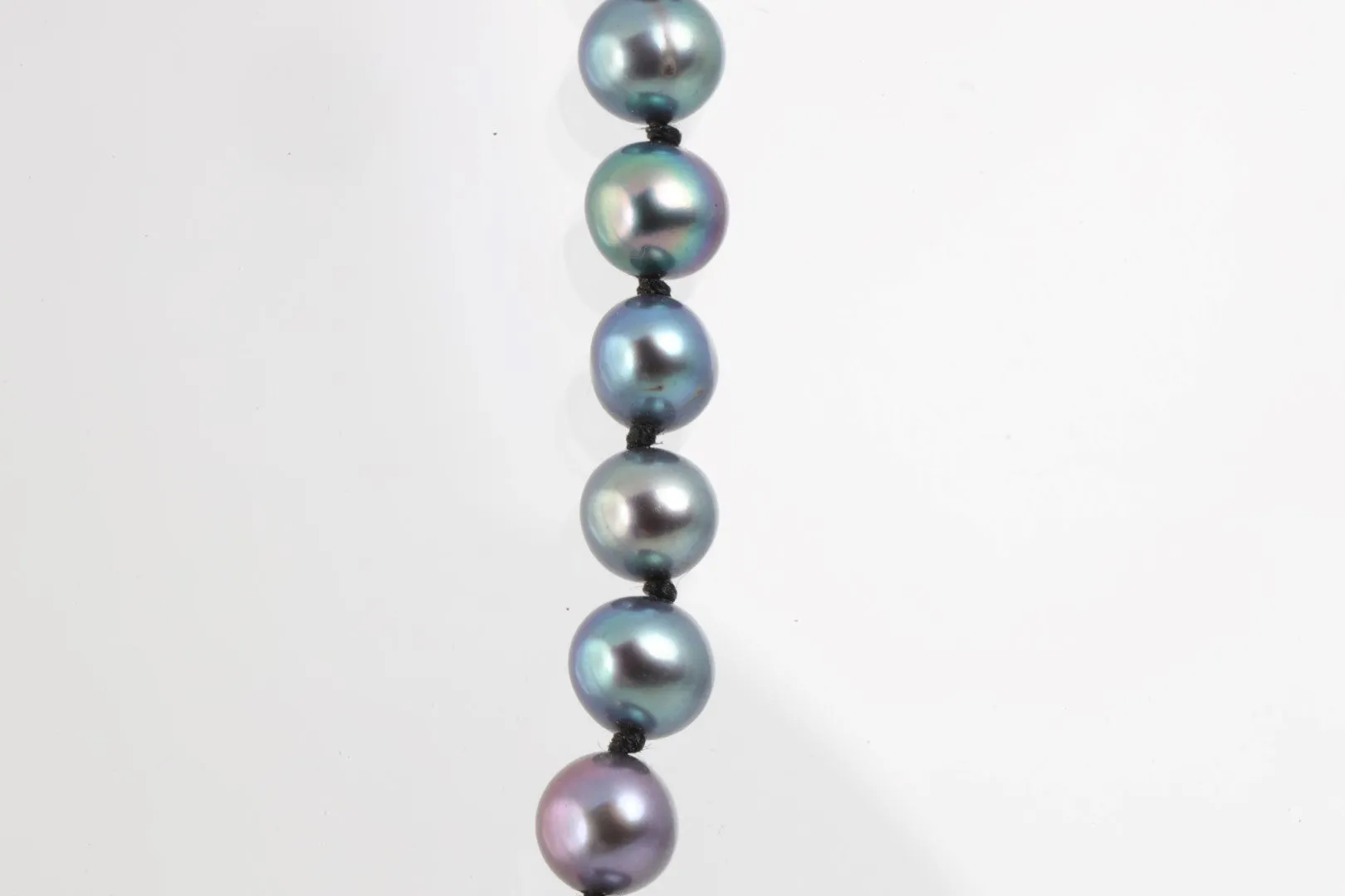 18.5" 14k Yellow Gold Black Pearl Necklace (14.33g.)