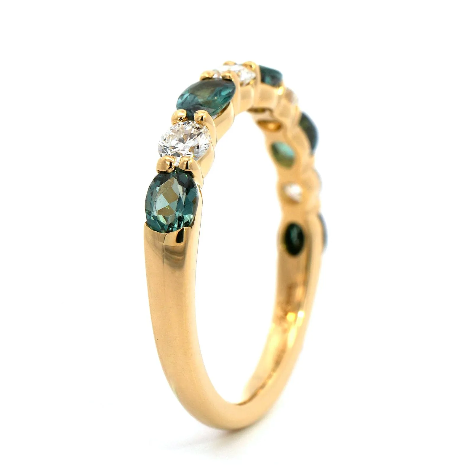 18K Yellow Gold Alternating Oval Alexandrite and Diamond Band