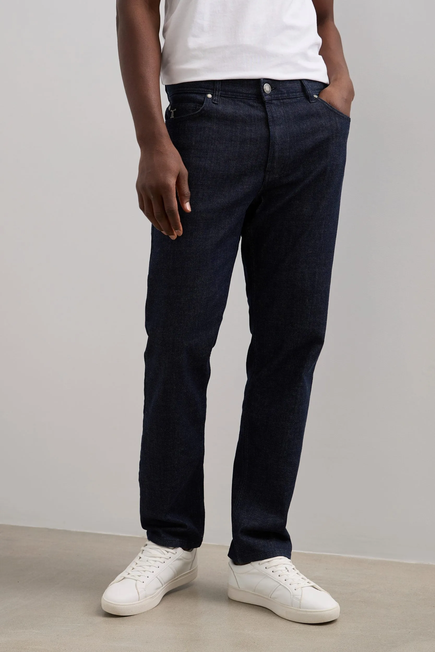 Comfort fit five pocket jeans